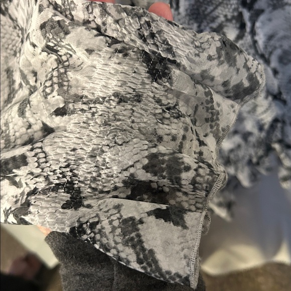 EUC Chico's Monochrome Snake Print Blouse. Size 2 - Picture 3 of 5